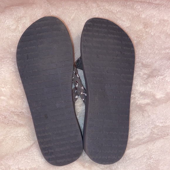 Yellow Box Gray Slide Thong Sandals size 6 - Picture 3 of 7